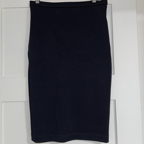 Chic Pencil Skirt - Picture 1 of 1